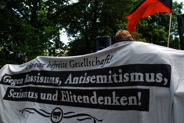 Antifaschistischer Protest gegen die DF-Veranstaltung.  Foto: Robert Andreasch