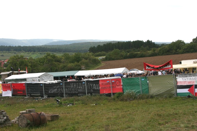 Das Gelände des neonazistischen 'Frankentags' oberhalb von Ansbach im Landkreis Main-Spessart.  Foto: Robert Andreasch