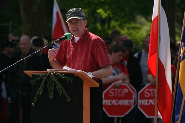 Karl Richter beim Neonaziaufmarsch am 1. Mai 2011 in Heilbronn.  Foto: Robert Andreasch