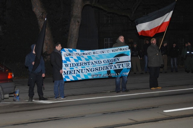 Die abendliche Neonazi-Kundgebung gegenüber dem österreichischen Konsulat, Teil 3.  Foto: Robert Andreasch