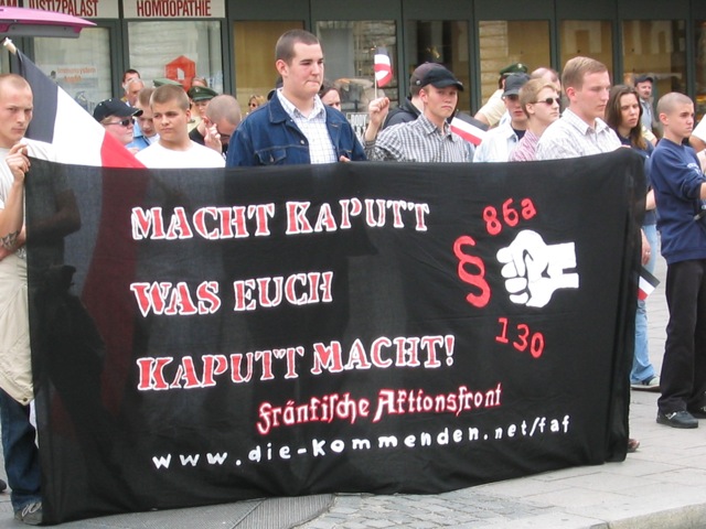 Transparent der 'Fränkischen Aktionsfront' (FAF), München, 2002.  Foto: Zacharias O. Gross