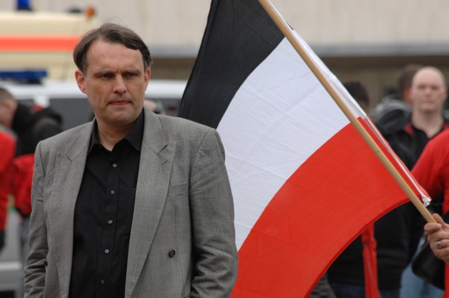 Uwe Meenen beim Aufmarsch des FNS am 1. Mai 2013 in Würzburg.  Foto: Robert Andreasch