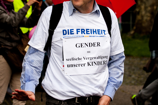 DF-Aktivist auf der homophoben Demo. Foto: Tim Karlson