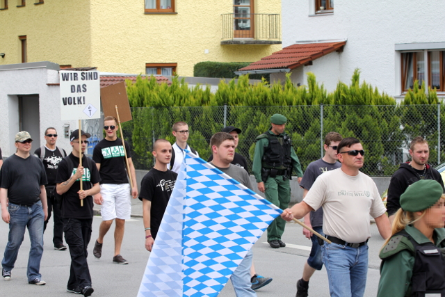Aufmarsch der Neonazis in Deggendorf.  Foto: Jan Nowak