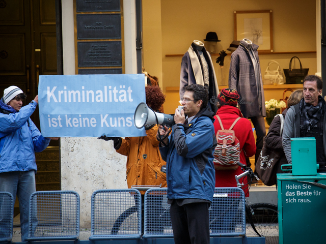 Die Kundgebung der AfD gegen die Aktion der Münchner Kammerspiele. Foto: Reflektierter Bengel