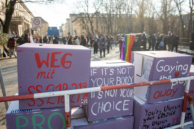 Feministische und queere Proteste am Rande des „Marsch fürs Leben“ im März 2022. Foto: Robert Andreasch